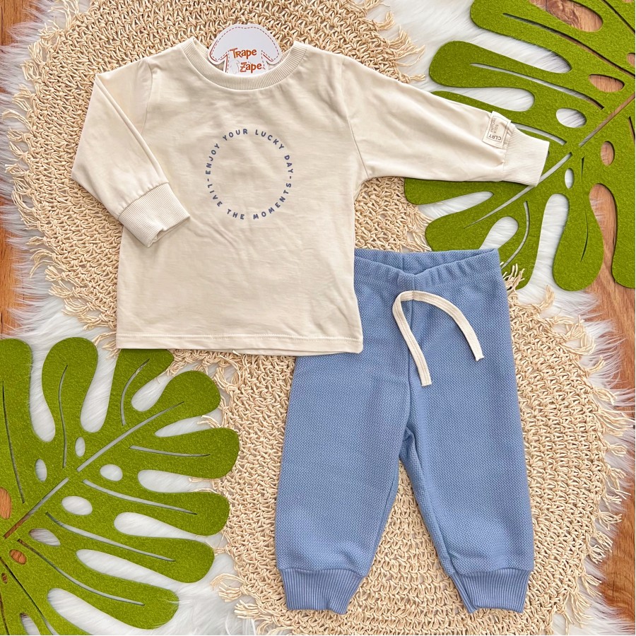 Conj. Blusa Manga Longa Enjoy Your Lucky e Calça em Moletinho - Creme e Azul Pastel